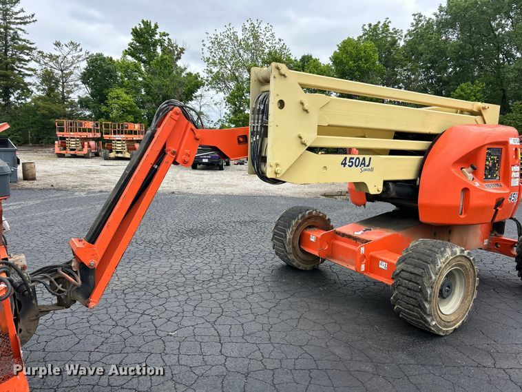 image for item FC5463 2013 JLG 450AJ Series II boom lift
