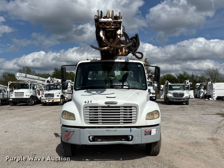 image for item FG0243 2004 Freightliner Business Class M2 digger derrick truck