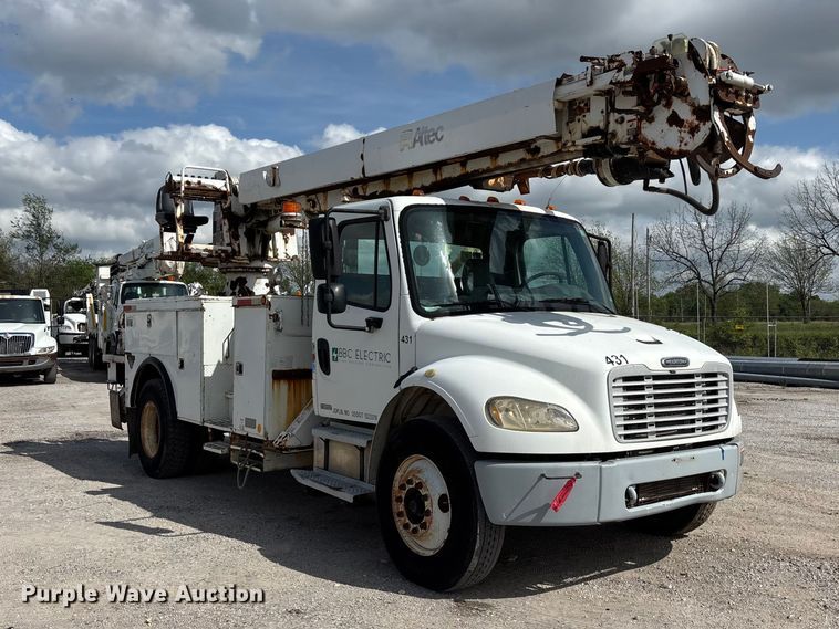 image for item FG0243 2004 Freightliner Business Class M2 digger derrick truck