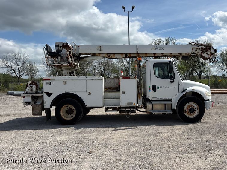 image for item FG0243 2004 Freightliner Business Class M2 digger derrick truck