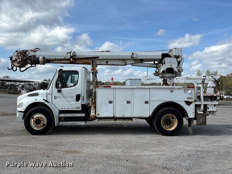 image for item FG0243 2004 Freightliner Business Class M2 digger derrick truck