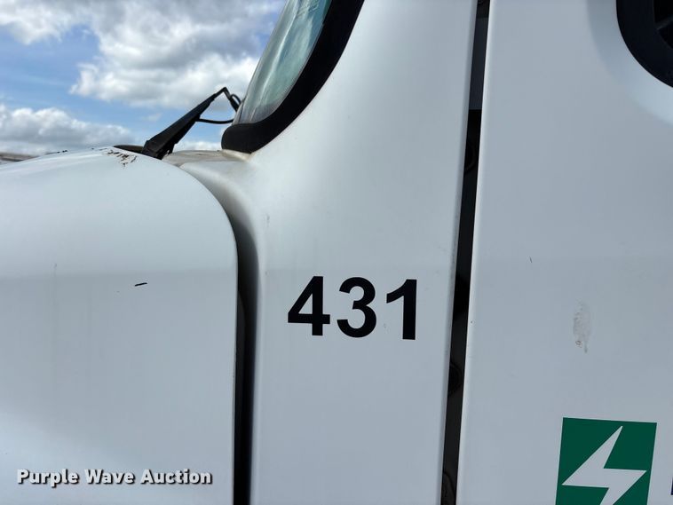 image for item FG0243 2004 Freightliner Business Class M2 digger derrick truck