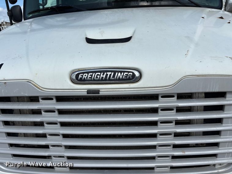 image for item FG0243 2004 Freightliner Business Class M2 digger derrick truck