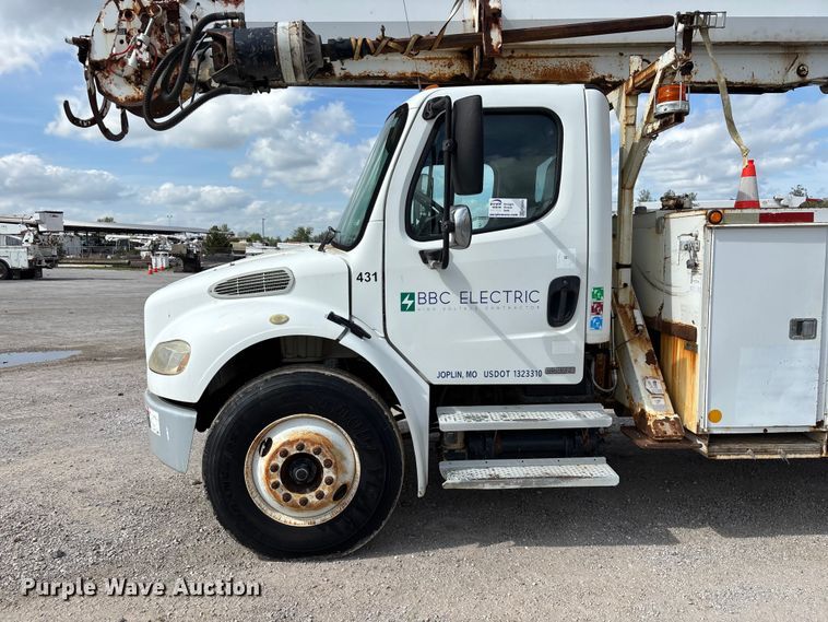 image for item FG0243 2004 Freightliner Business Class M2 digger derrick truck