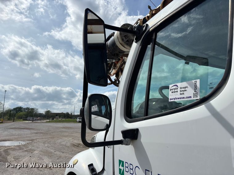 image for item FG0243 2004 Freightliner Business Class M2 digger derrick truck