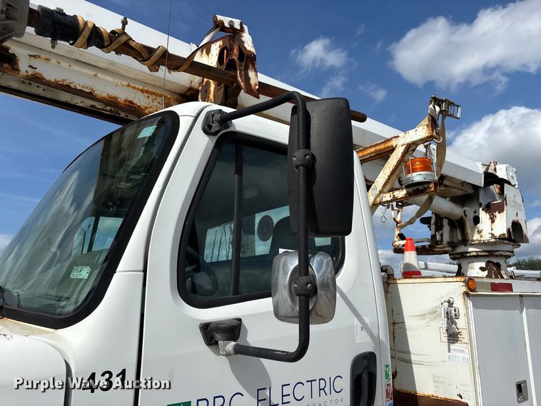 image for item FG0243 2004 Freightliner Business Class M2 digger derrick truck