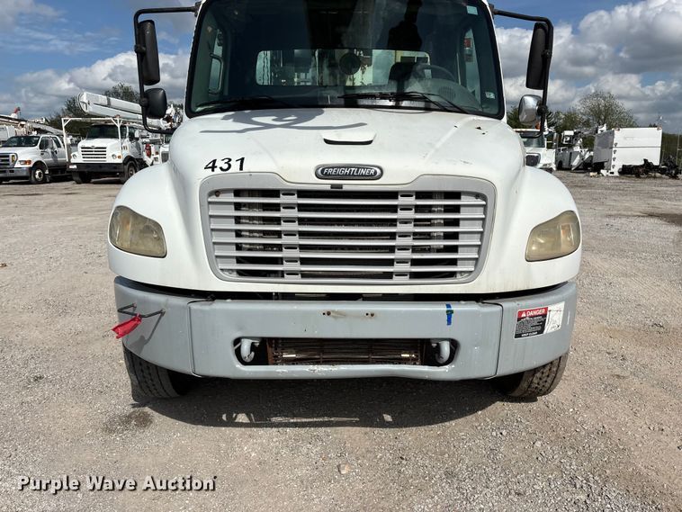 image for item FG0243 2004 Freightliner Business Class M2 digger derrick truck