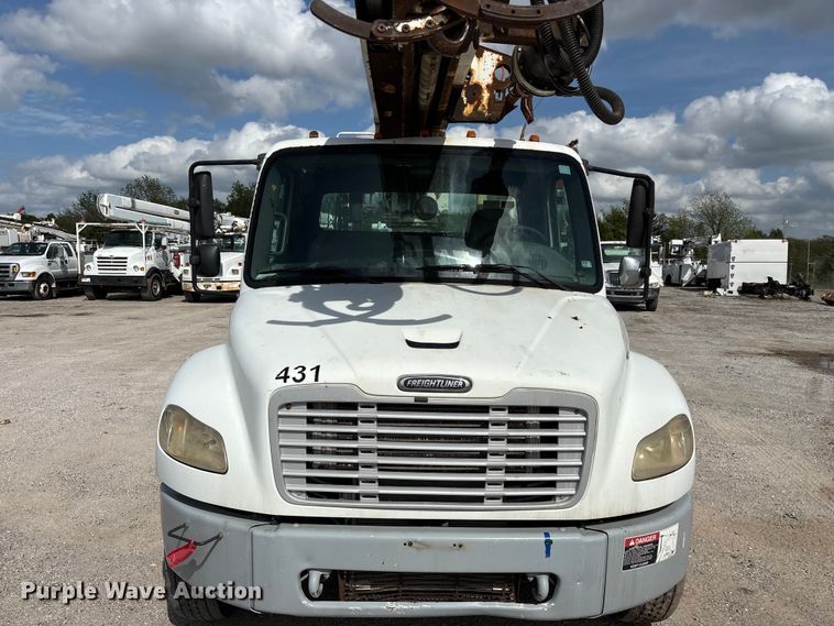 image for item FG0243 2004 Freightliner Business Class M2 digger derrick truck