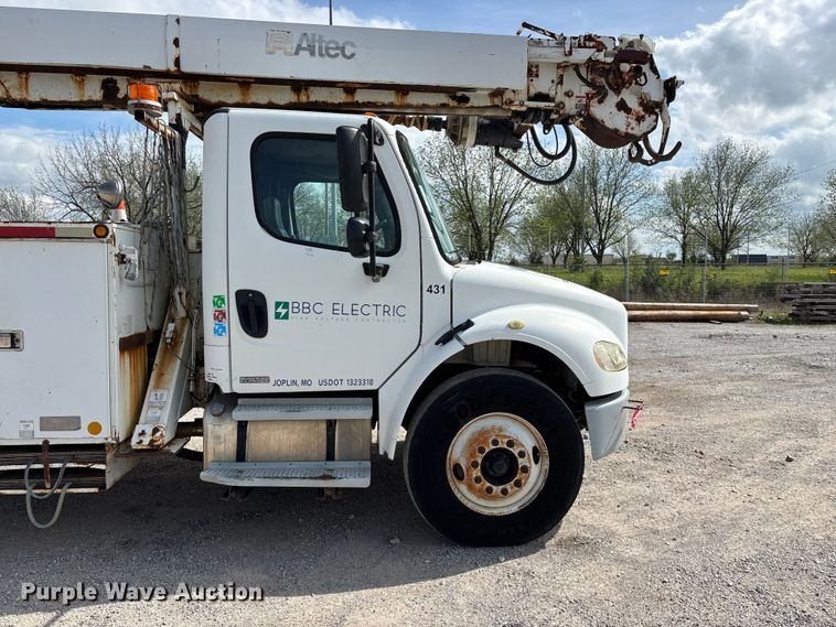 image for item FG0243 2004 Freightliner Business Class M2 digger derrick truck