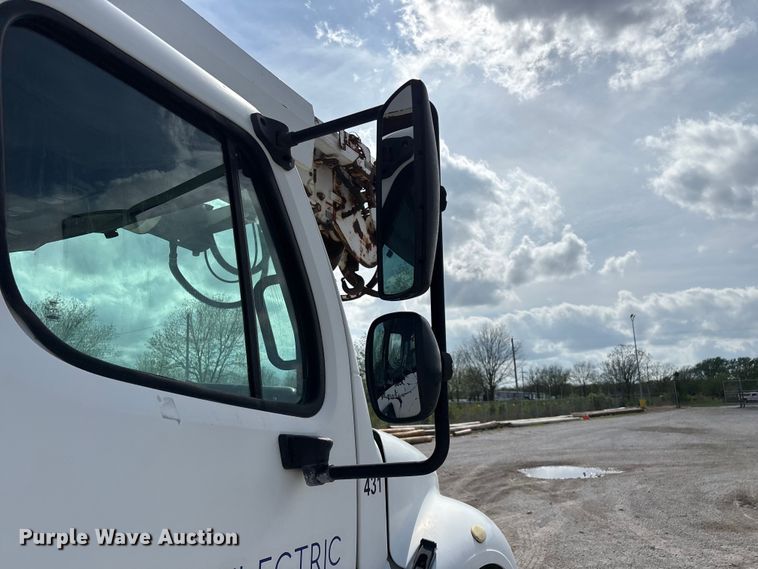 image for item FG0243 2004 Freightliner Business Class M2 digger derrick truck