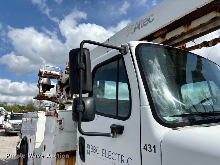 image for item FG0243 2004 Freightliner Business Class M2 digger derrick truck