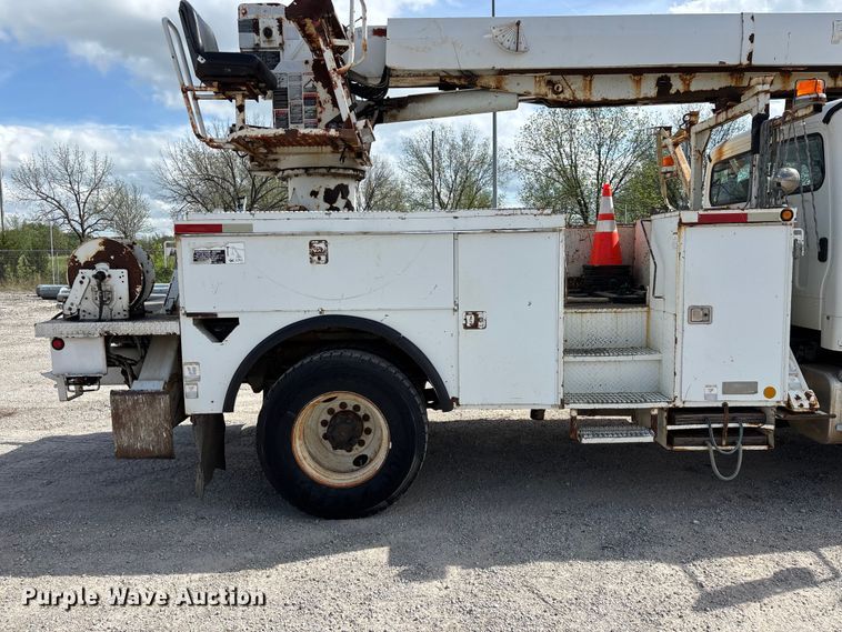 image for item FG0243 2004 Freightliner Business Class M2 digger derrick truck