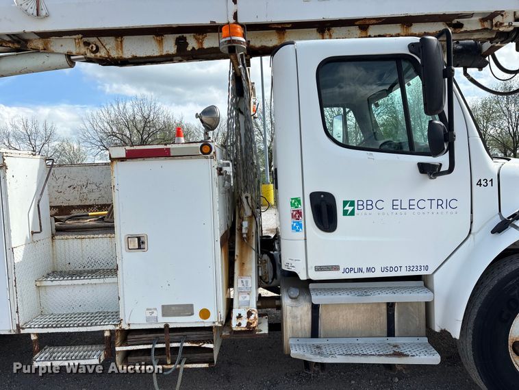 image for item FG0243 2004 Freightliner Business Class M2 digger derrick truck