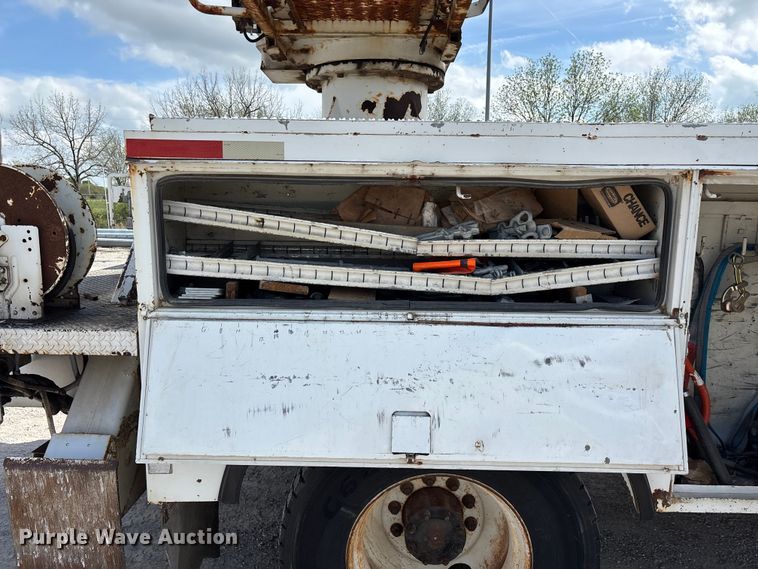 image for item FG0243 2004 Freightliner Business Class M2 digger derrick truck