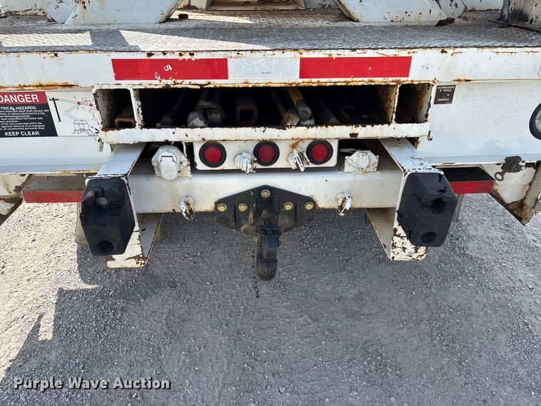 image for item FG0243 2004 Freightliner Business Class M2 digger derrick truck