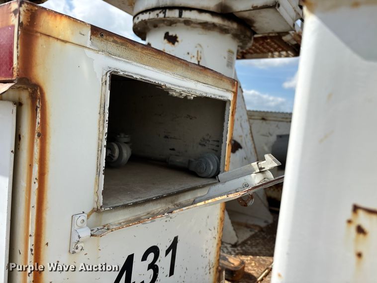 image for item FG0243 2004 Freightliner Business Class M2 digger derrick truck