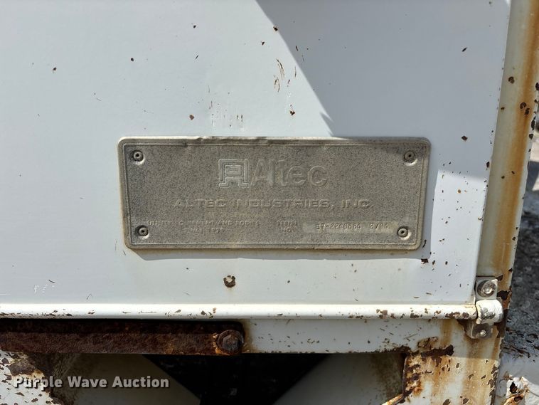 image for item FG0243 2004 Freightliner Business Class M2 digger derrick truck