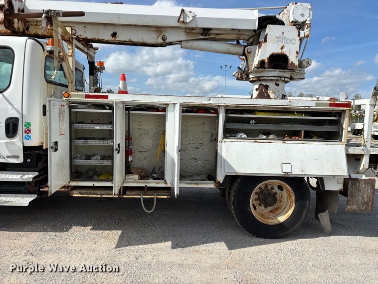 image for item FG0243 2004 Freightliner Business Class M2 digger derrick truck