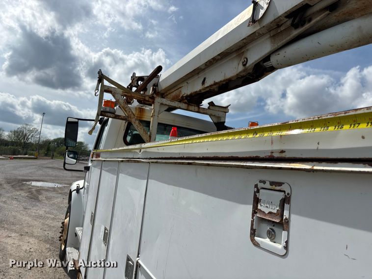 image for item FG0243 2004 Freightliner Business Class M2 digger derrick truck