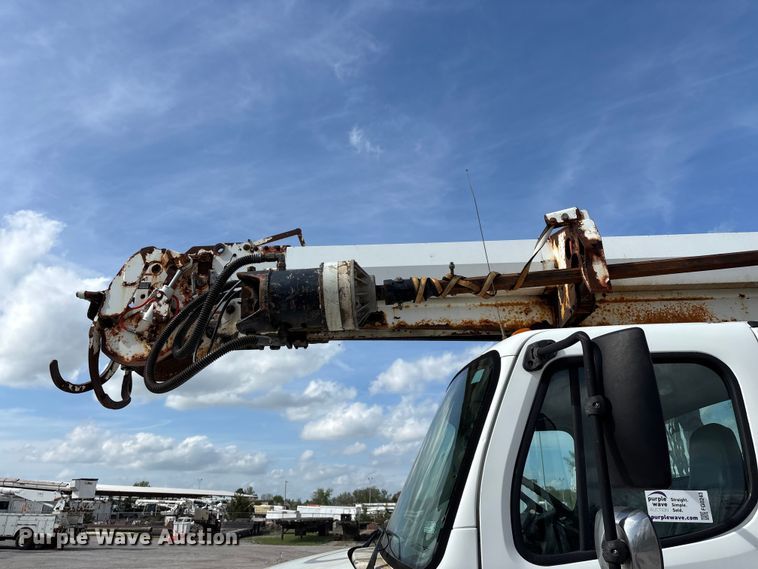 image for item FG0243 2004 Freightliner Business Class M2 digger derrick truck