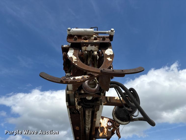 image for item FG0243 2004 Freightliner Business Class M2 digger derrick truck