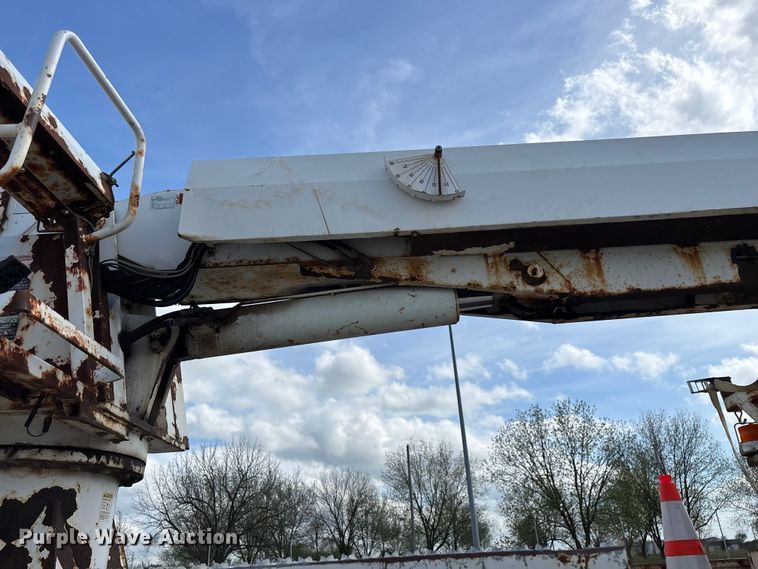 image for item FG0243 2004 Freightliner Business Class M2 digger derrick truck