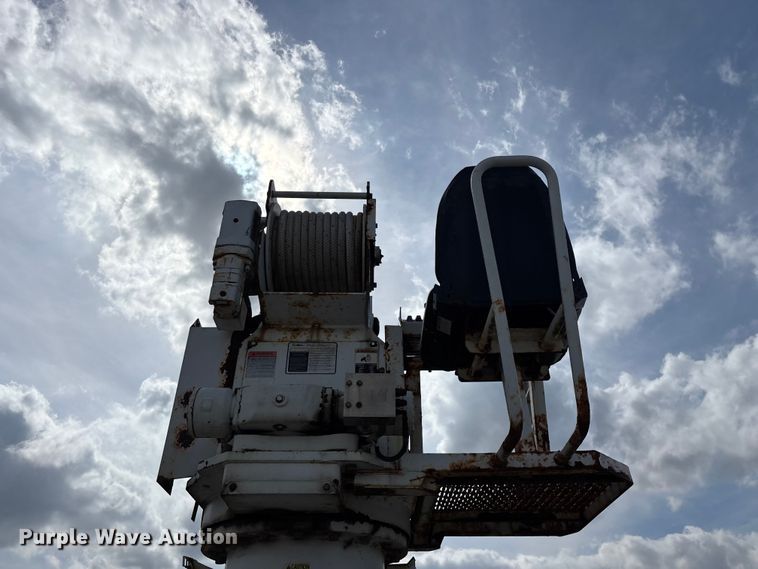 image for item FG0243 2004 Freightliner Business Class M2 digger derrick truck