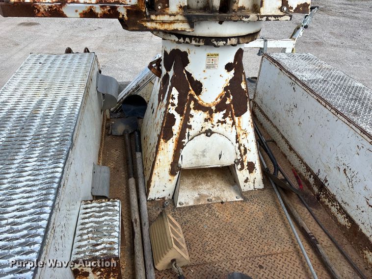 image for item FG0243 2004 Freightliner Business Class M2 digger derrick truck