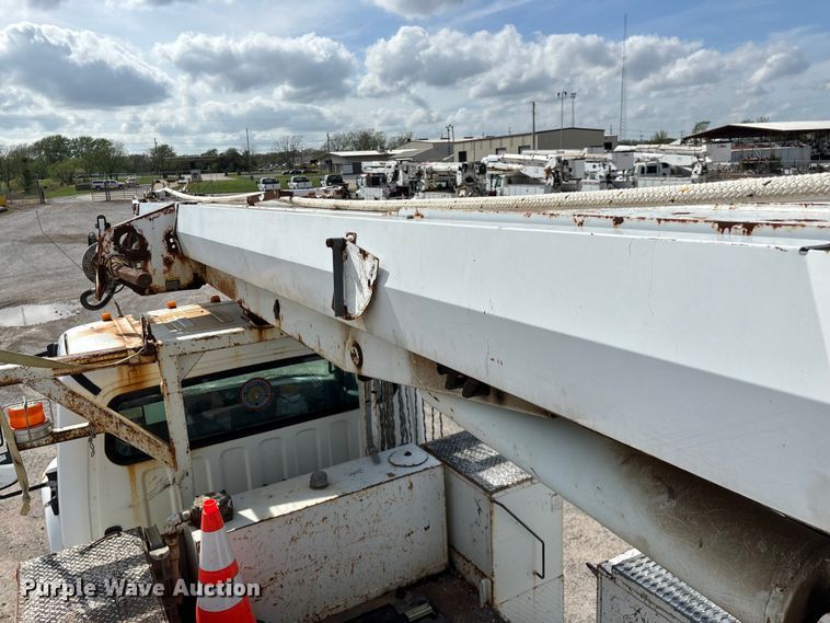 image for item FG0243 2004 Freightliner Business Class M2 digger derrick truck