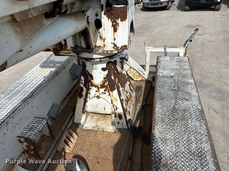 image for item FG0243 2004 Freightliner Business Class M2 digger derrick truck