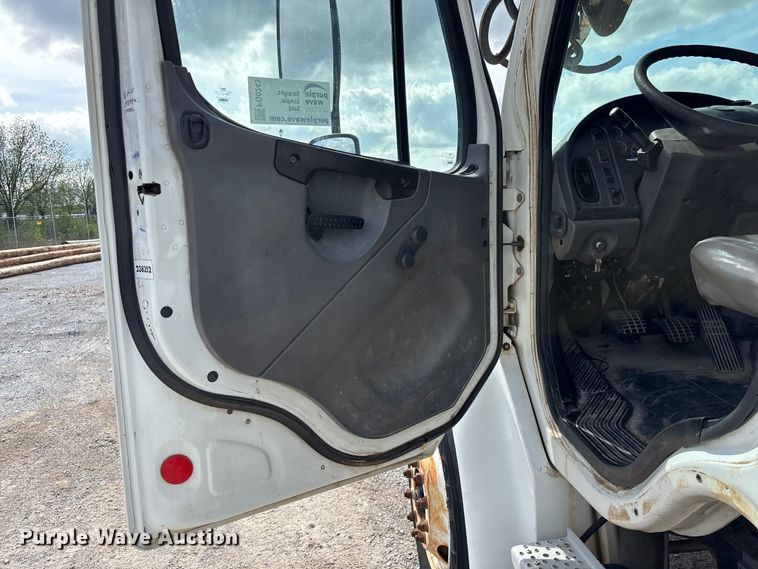 image for item FG0243 2004 Freightliner Business Class M2 digger derrick truck