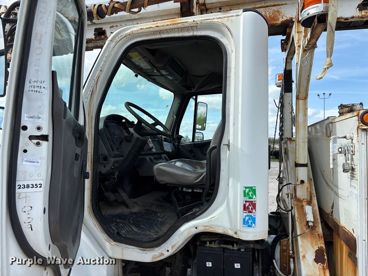 image for item FG0243 2004 Freightliner Business Class M2 digger derrick truck