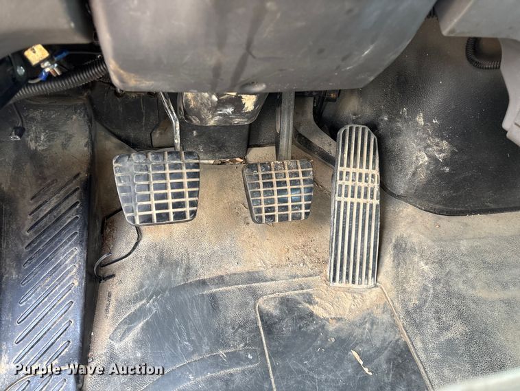 image for item FG0243 2004 Freightliner Business Class M2 digger derrick truck