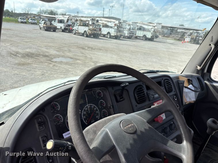 image for item FG0243 2004 Freightliner Business Class M2 digger derrick truck