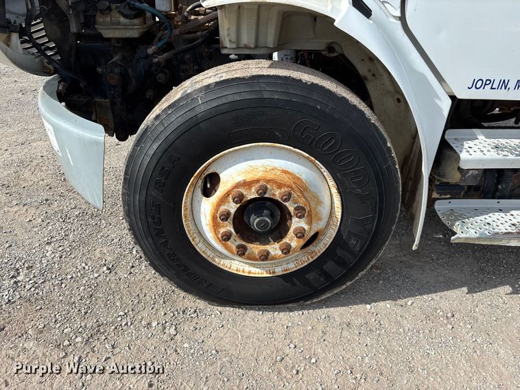 image for item FG0243 2004 Freightliner Business Class M2 digger derrick truck