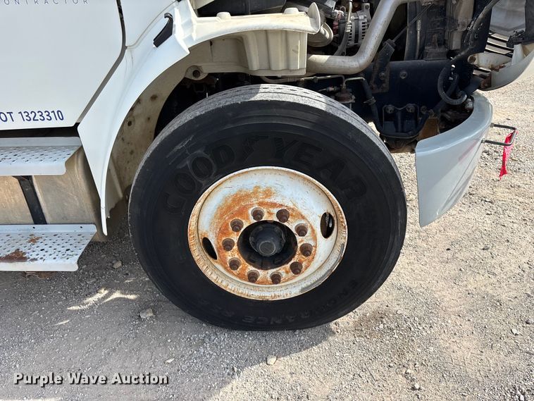 image for item FG0243 2004 Freightliner Business Class M2 digger derrick truck