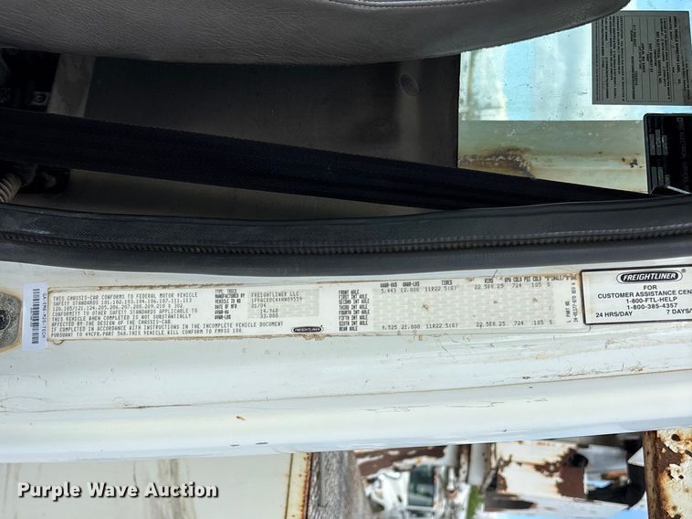 image for item FG0243 2004 Freightliner Business Class M2 digger derrick truck