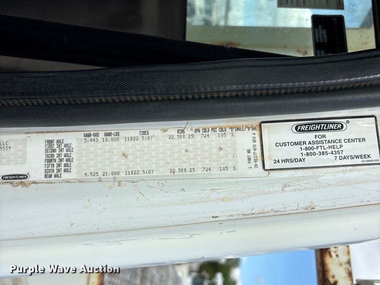 image for item FG0243 2004 Freightliner Business Class M2 digger derrick truck