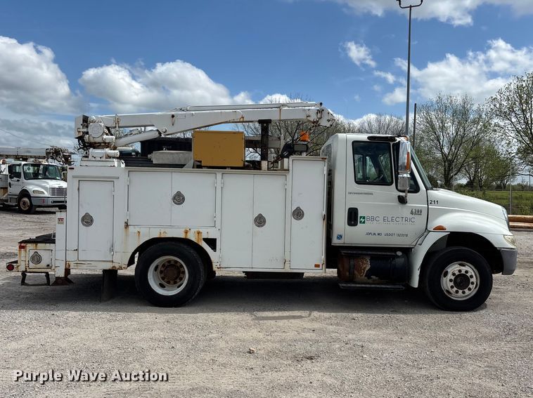 image for item FG0244 2007 International 4300 utility / service truck