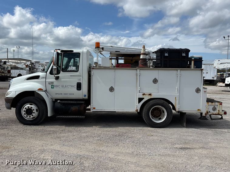 image for item FG0244 2007 International 4300 utility / service truck