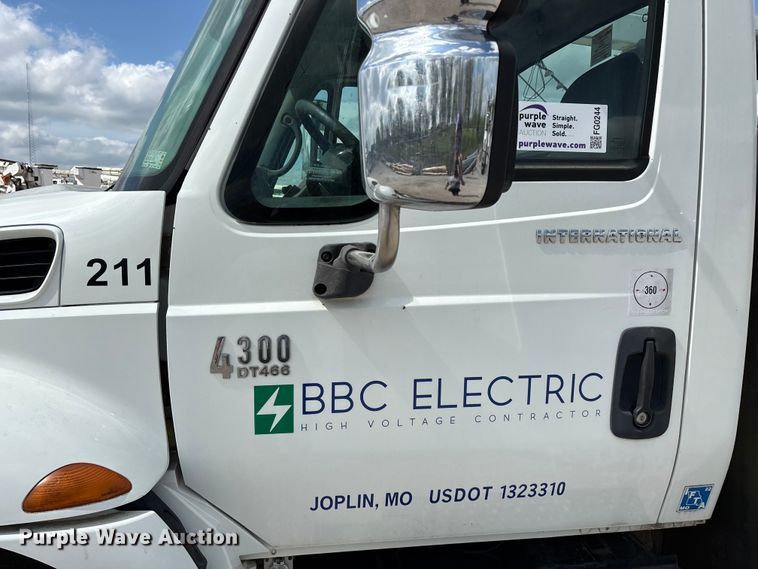 image for item FG0244 2007 International 4300 utility / service truck