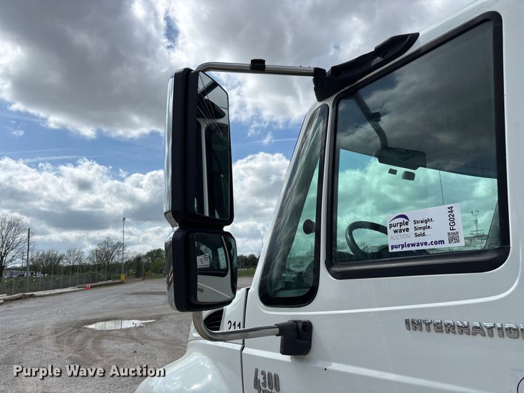 image for item FG0244 2007 International 4300 utility / service truck