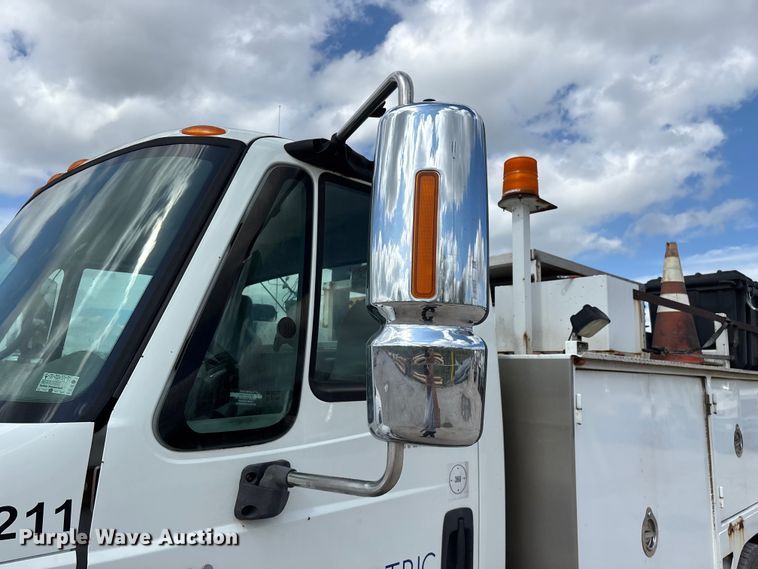 image for item FG0244 2007 International 4300 utility / service truck