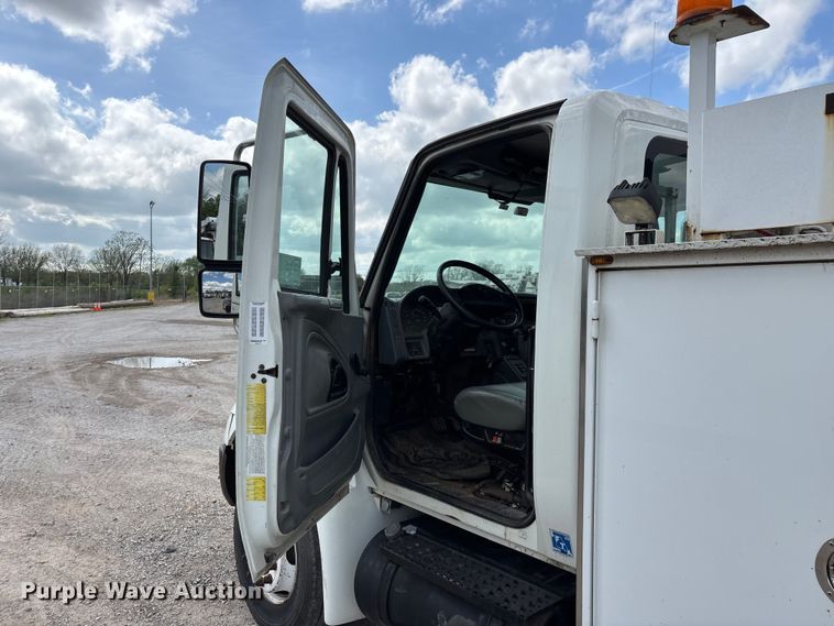 image for item FG0244 2007 International 4300 utility / service truck