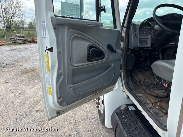 image for item FG0244 2007 International 4300 utility / service truck