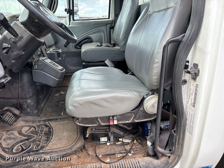 image for item FG0244 2007 International 4300 utility / service truck