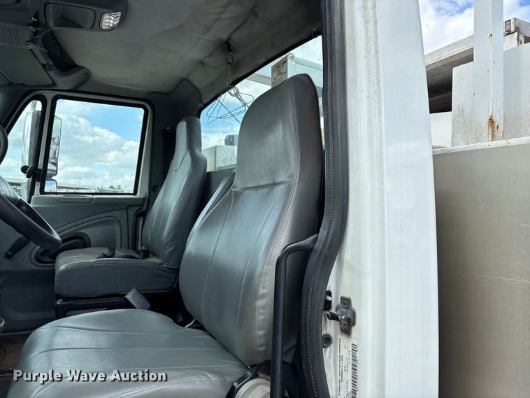 image for item FG0244 2007 International 4300 utility / service truck