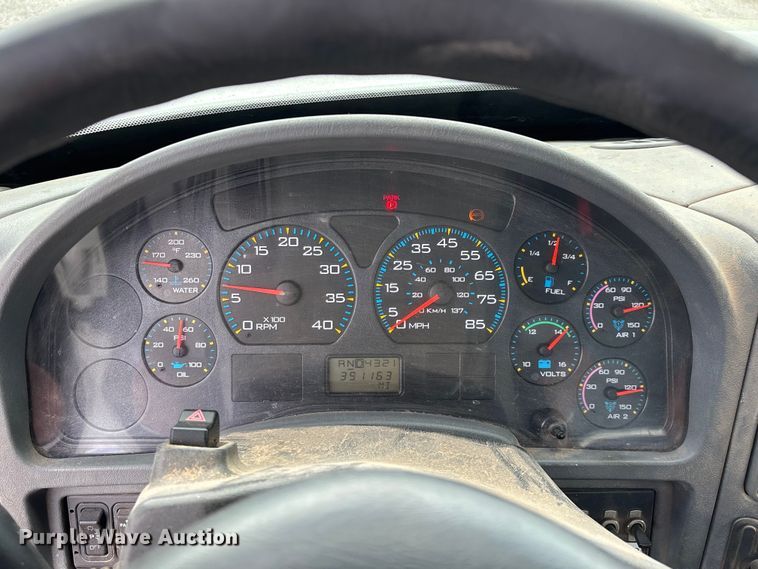 image for item FG0244 2007 International 4300 utility / service truck