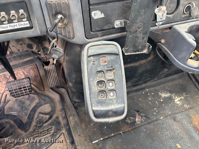 image for item FG0244 2007 International 4300 utility / service truck