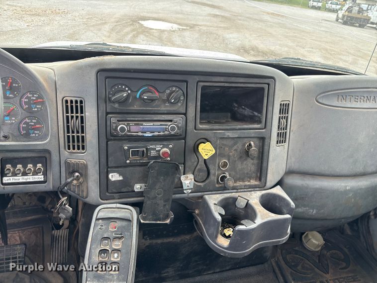 image for item FG0244 2007 International 4300 utility / service truck